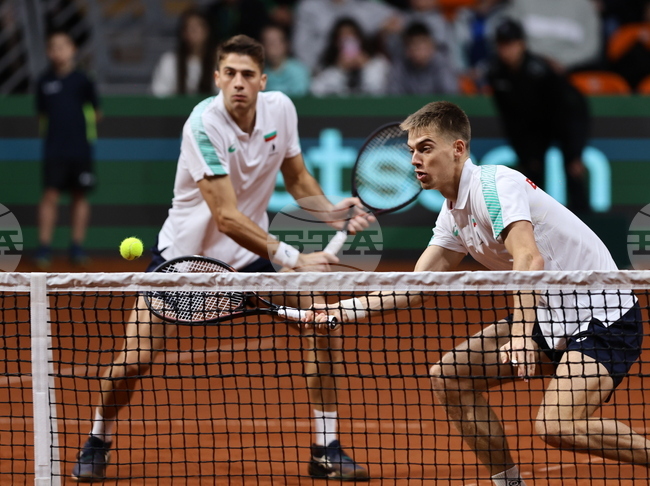 Белгия спечели и мача на двойки срещу България и стигна до успеха в двубоя между двата отбора за Купа "Дейвис" 