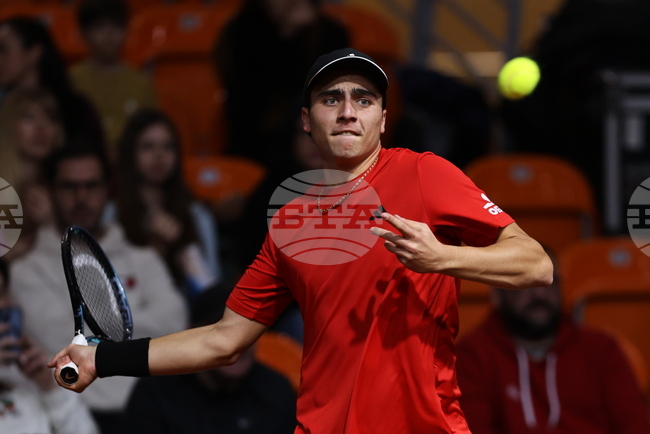 Иван Иванов се класира за втория кръг на турнир по тенис в Испания, Радулов отпадна