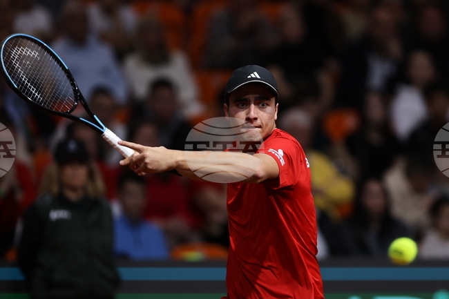 Иван Иванов допусна поражение във втория кръг на турнир по тенис в Португалия