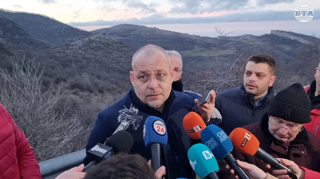 Открити са три простреляни тела в района на връх Околчица, каза главен комисар Захари Васков във връзка със случая „Петрохан“