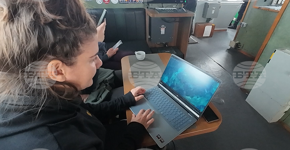 Antarctica – 34th Bulgarian Antarctic Expedition – Eleni Kytinou – Dionysia Rigatou