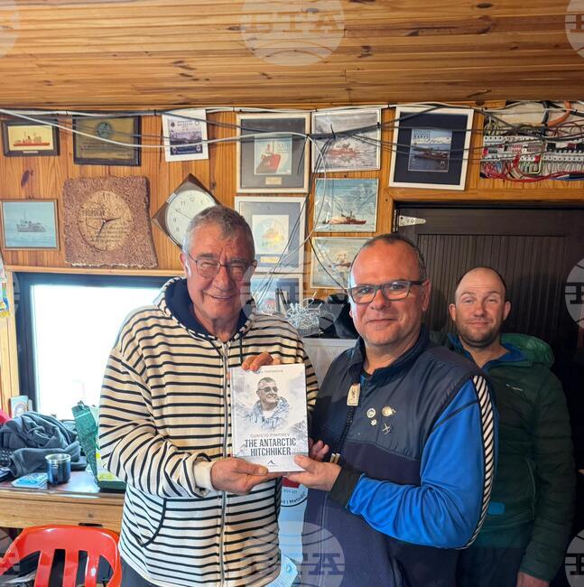 Учени и логистици от испанската антарктическа база посетиха българската база "Св. Климент Охридски"