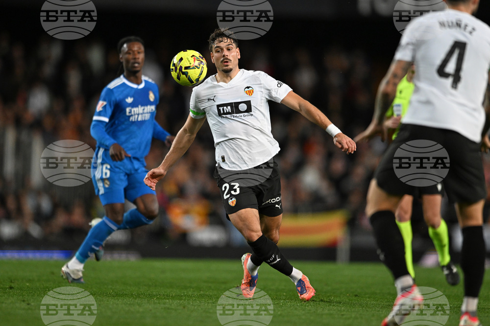 Валенсия стигна до драматичен успех над Алавес