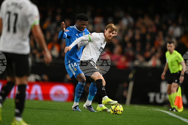 Валенсия се наложи в градското дерби с Леванте