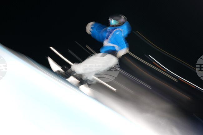 Австралийски състезател по сноуборд крос се контузи тежко при падане по време на тренировка