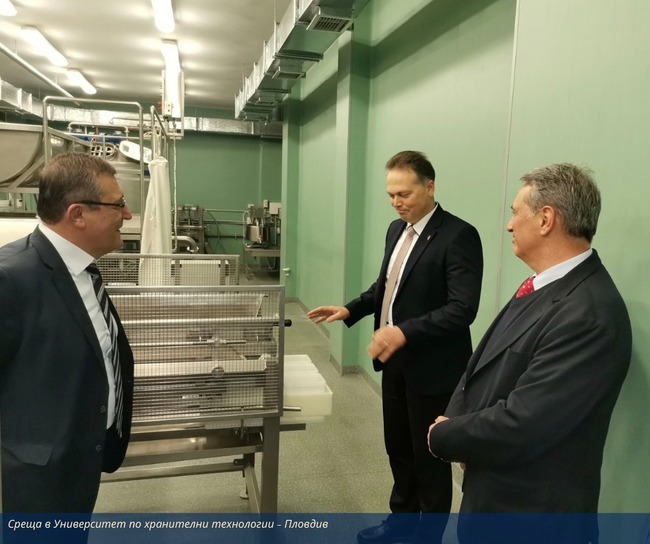 МОН ще подпомогне създаването на професионално училище към пловдивски предприятия