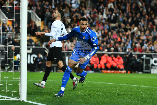 Реал Мадрид спечели визитата си на Валенсия 