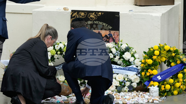 Израелският президент започна визитата си в Австралия с полагане на венец за жертвите на плажа Бондай 