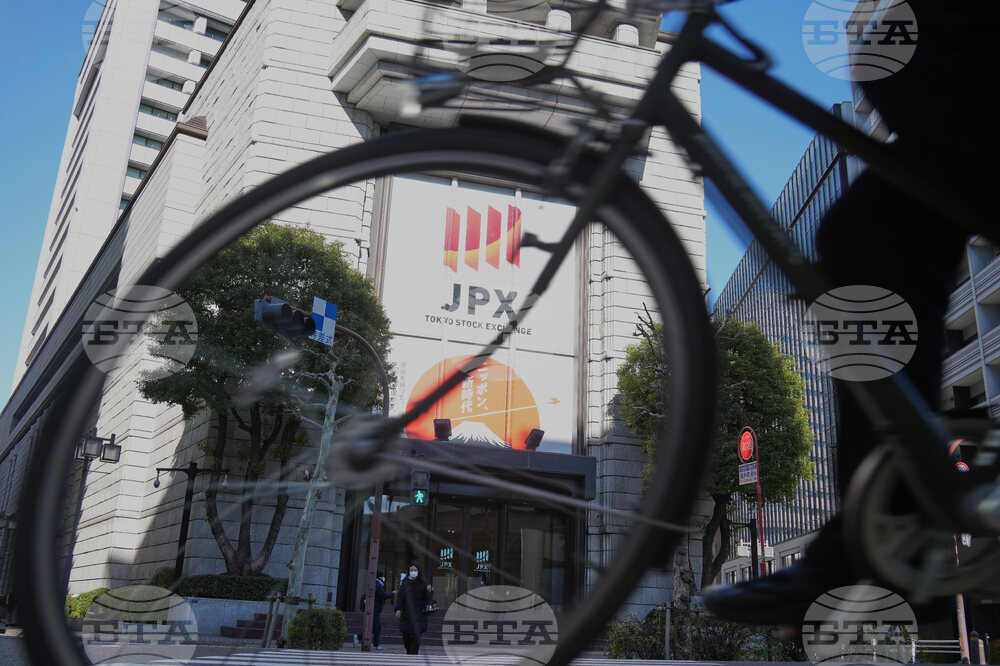 Скок на борсовите индекси в Токио след изборната победа на управляващата партия в Япония; Уолстрийт закри рязко нагоре в петък