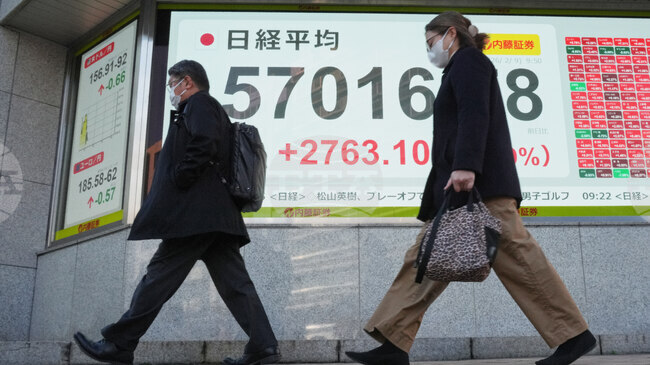 Индексът Nikkei 225 отбеляза ново рекордно равнище след номинирането на двама нови членове на „Банк ъв Джапан“, Уолстрийт също закри възходящо