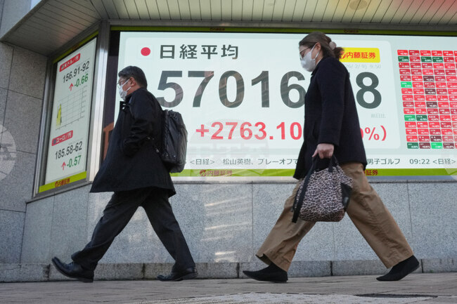 Индексът Nikkei 225 отбеляза ново рекордно равнище след номинирането на двама нови членове на „Банк ъв Джапан“, Уолстрийт също закри възходящо