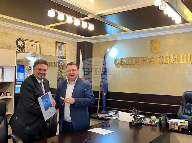 Свищов - БТА - Кирил Вълчев - Генчо Генчев - пресклуб - договор - подписване