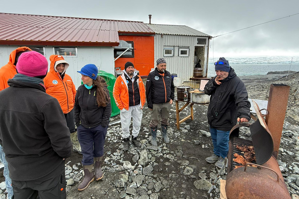 Antarctica - 34th Bulgarian Expedition - Spanish Base