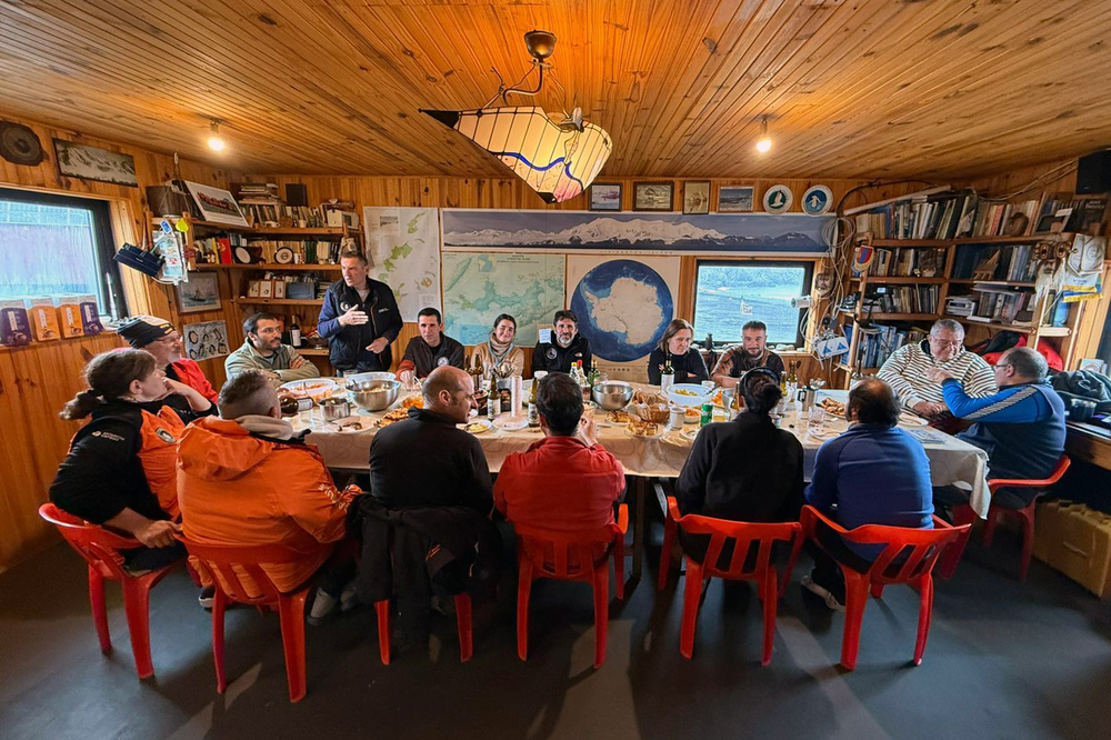 Antarctica - 34th Bulgarian Expedition - Spanish Base