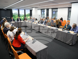 Интер експо център - публична дискусия - „Млади семейства и доходи“