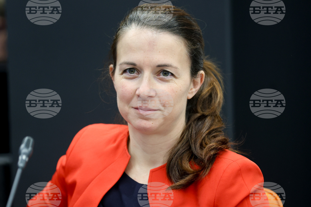 Интер експо център - публична дискусия - „Млади семейства и доходи“