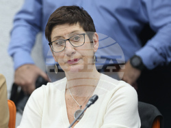 Интер експо център - публична дискусия - „Млади семейства и доходи“