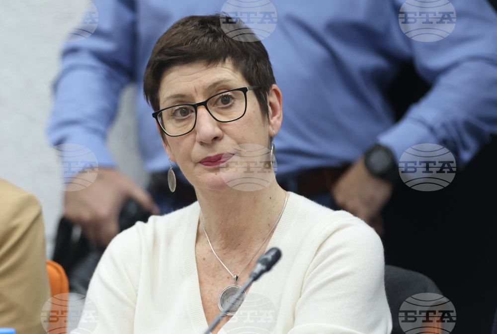 Интер експо център - публична дискусия - „Млади семейства и доходи“