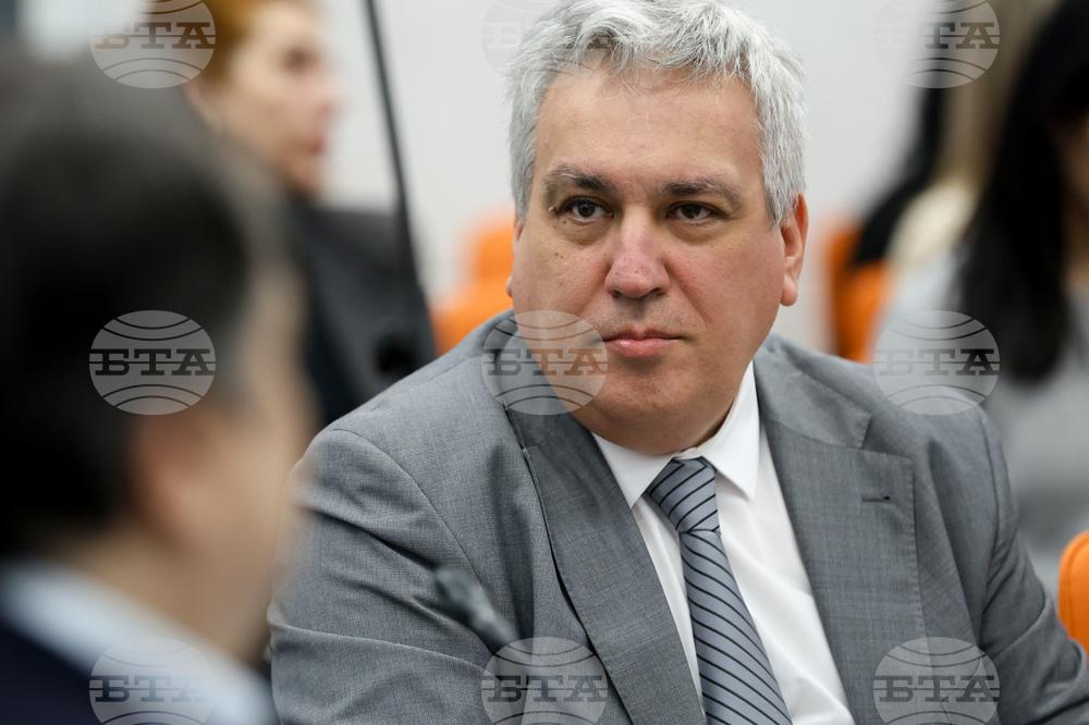 Интер експо център - публична дискусия - „Млади семейства и доходи“