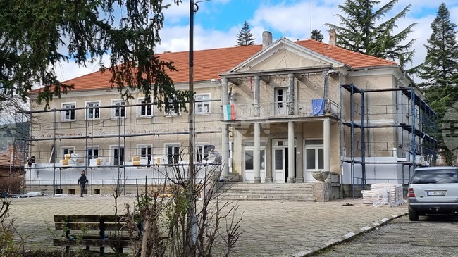 Започна енергийното обновяване на читалища в котленските села Мокрен и Тича, съобщиха от общината