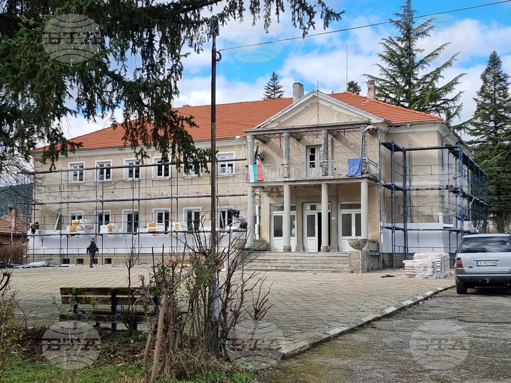 Започна енергийното обновяване на читалища в котленските села Мокрен и Тича, съобщиха от общината