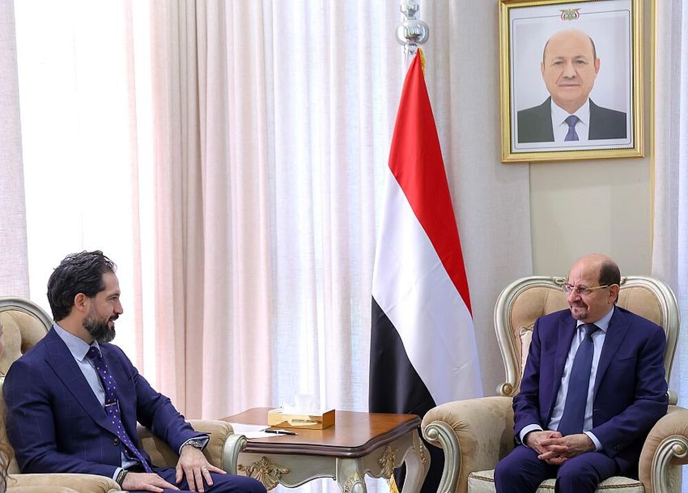 САБА: Министър-председателят на Йемен се срещна с временно изпълняващия длъжността посланик на САЩ в Аден 