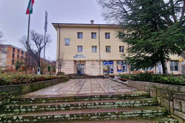 Конституционният съд отклони като недопустимо искането на Общинския съвет в Минерални бани за решаване на спор за компетентност с областния управител на област Хасково