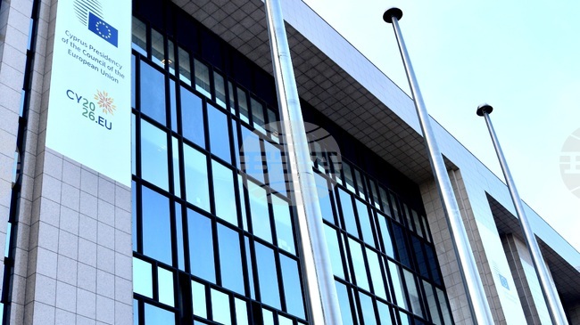 ЕС окончателно одобри отпускането на заем за Украйна и разширяването на санкциите срещу Русия