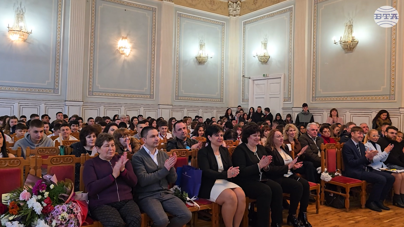 Търговската гимназия в Свищов отпразнува 141 години от създаването си