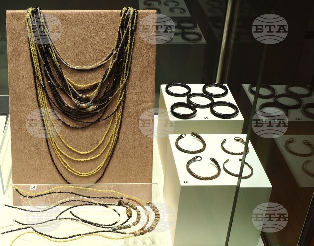 По повод Деня на археолога в Регионалния исторически музей – Габрово гостува изложбата „Стъклено наследство“