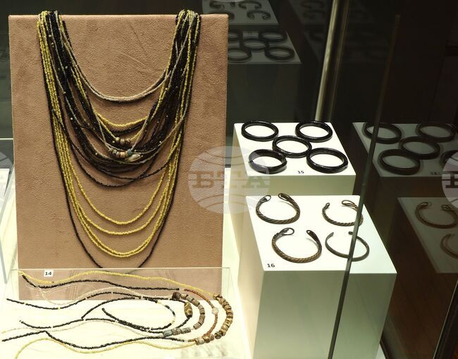 По повод Деня на археолога в Регионалния исторически музей – Габрово гостува изложбата „Стъклено наследство“