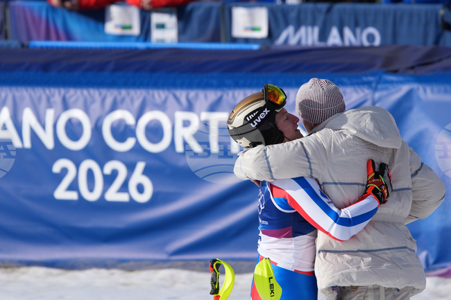 Синовете на шампиони с Франция от миналото се състезаваха заедно в олимпийския дебют на отборната алпийска комбинация на Игрите в Италия