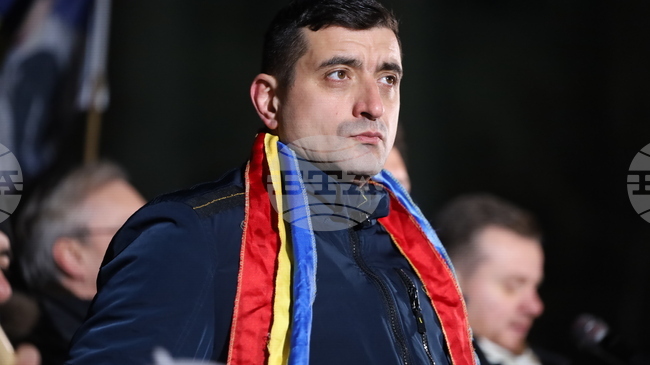 Лидерът на АУР отхвърли отправените му обвинения във връзка с посещение в САЩ и призова румънците масово да протестират на 12 януари