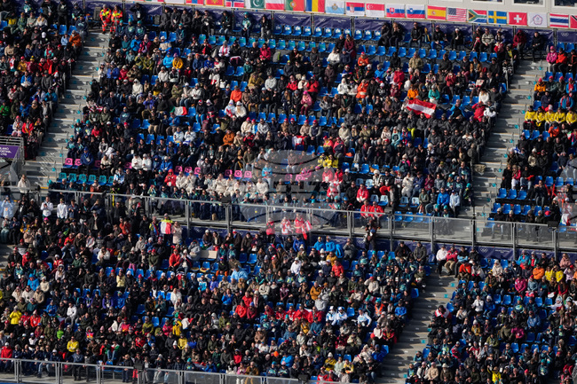 Успешният старт на домакините Италия на Зимните олимпийски игри в Милано-Кортина доведе до бум на телевизионна аудитория и повишено търсене на билети