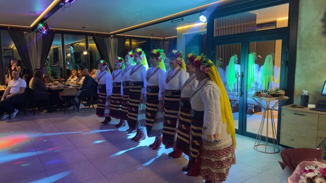 Народният ансамбъл за български фолклорни танци „Бесарабия“ участва в празнична вечер с български танци в Болград 