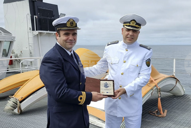 NAVAL 421 Crew Bids Solemn Goodbye to Argentinian Pilot after Mission End
