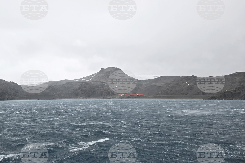 Antarctica - Sv. Sv. Kiril i Metodii - Delayed Embarking