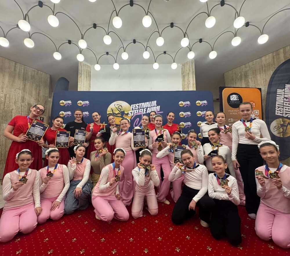 Ансамбъл „Албена“ към Младежкия дом - Пазарджик получи отличия на международното танцово състезание „Stelele Aurii“