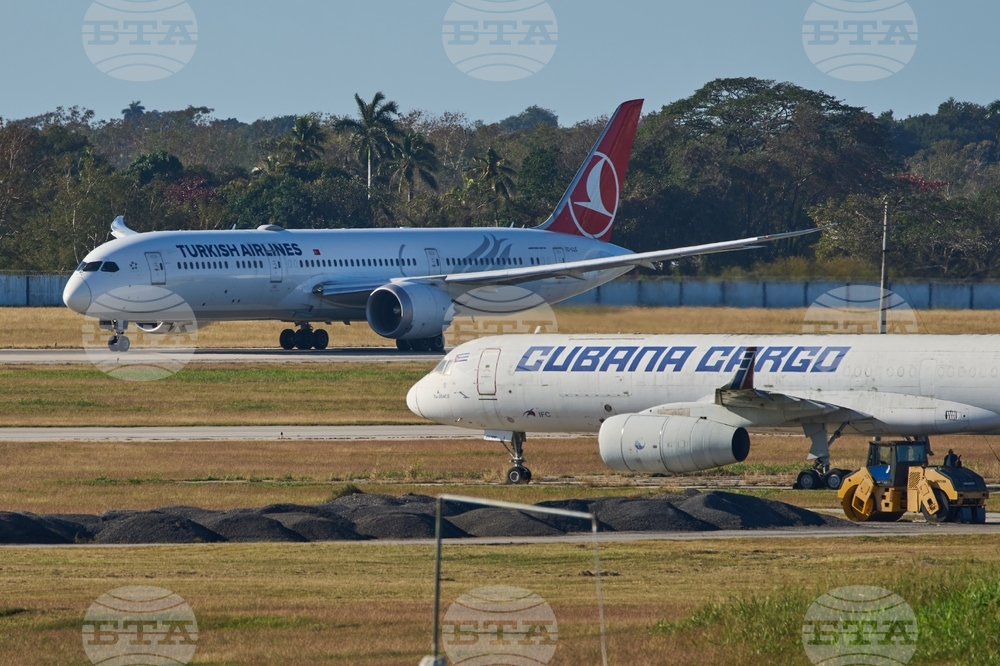 Русия прибира туристите си от Куба и преустановява полетите до карибския остров за неопределено време заради кризата с авиационно гориво