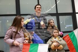 Летище „Васил Левски“ - Тервел Замфиров - посрещане