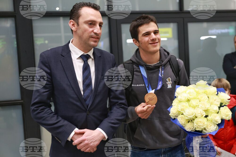 Летище „Васил Левски“ - Тервел Замфиров - посрещане