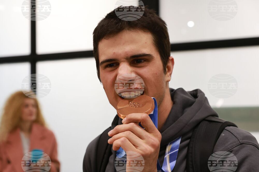 Летище „Васил Левски“ - Тервел Замфиров - посрещане