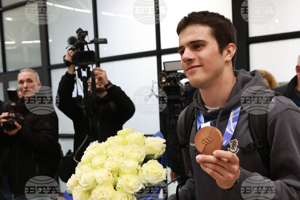 Летище „Васил Левски“ - Тервел Замфиров - посрещане