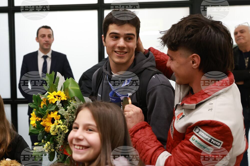 Летище „Васил Левски“ - Тервел Замфиров - посрещане