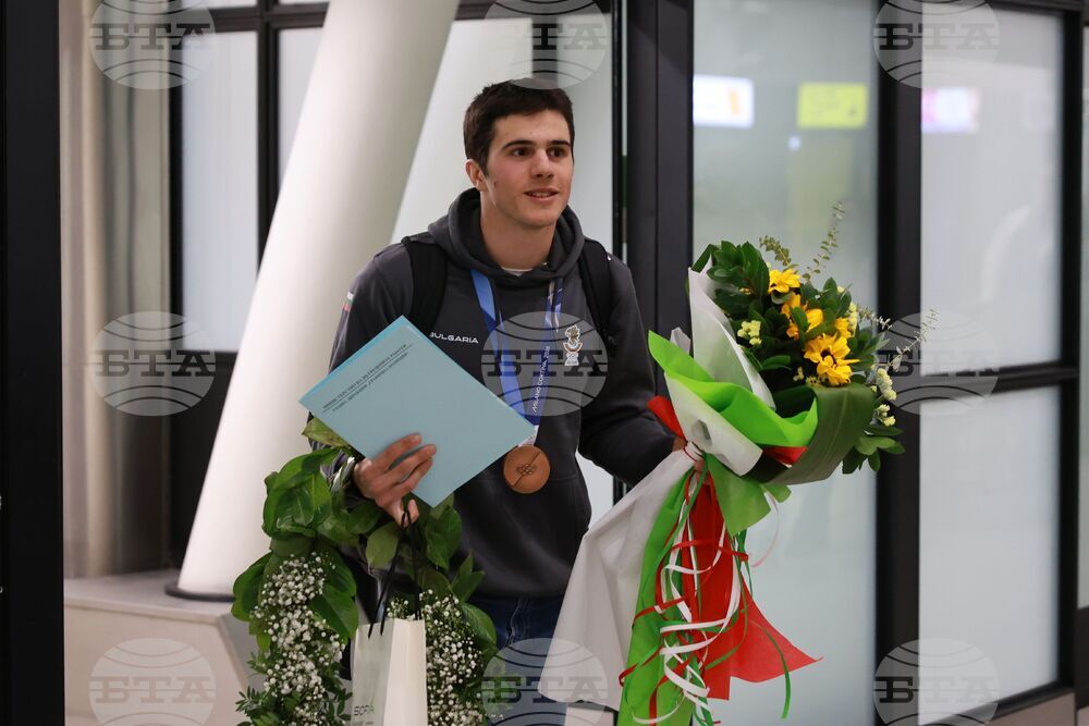 Летище „Васил Левски“ - Тервел Замфиров - посрещане