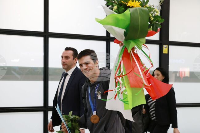 Летище „Васил Левски“ - Тервел Замфиров - посрещане