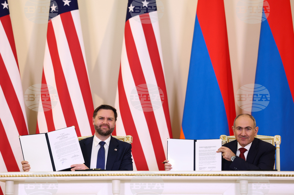 АРМЕНПРЕС: Вицепрезидентът на САЩ подкрепи арменския премиер преди парламентарните избори