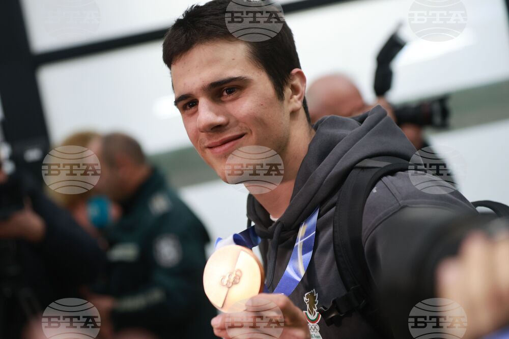 Летище „Васил Левски“ - Тервел Замфиров - посрещане