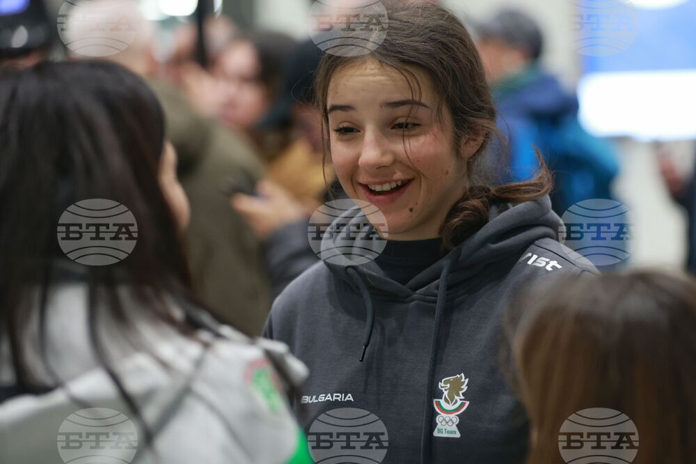Летище „Васил Левски“ - Малена Замфирова