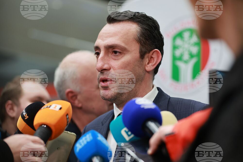 Летище „Васил Левски“ - Иван Пешев